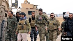 Američki vojnici i Sirijske demokratske snage (arhiva)
