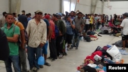 取到墨西哥试图进入美国的中美洲移民聚集在墨西哥的哇哈卡州。 (2018年3月31日)