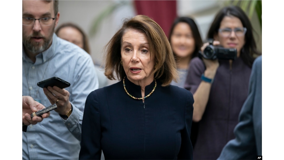 Demokratlar lideri, Vakillar palatasi spikeri Nensi Pelosi fikricha, Prezident Tramp asossiz qarorlar qilmoqda va buning uchun javob berishi kerak