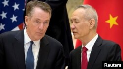 美國貿易代表萊特希澤與中國副總理劉鶴2019年2月15日在北京釣魚台國賓館交談。