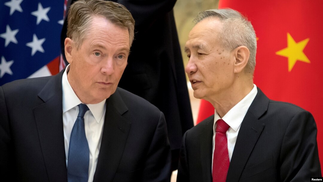 美国贸易代表莱特希泽与中国副总理刘鹤2019年2月15日在北京钓鱼台国宾馆交谈。