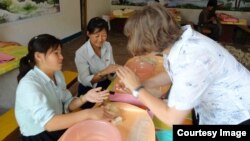 독일의 대북 구호단체 '투게더-함흥'이 북한 내 농아학교에서 펠트 공예 기술을 전수하고 있다. 사진출처= '투게더-함흥' 웹사이트.