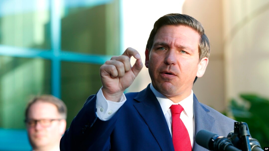 Gubernur Florida Ron DeSantis berbicara di Fort Lauderdale, 11 Januari 2019.