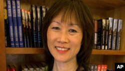 FILE - In this Nov. 5, 2002 file photo, Tess Gerritsen, an author and one of the biggest names in the medical thriller genre, stands in the library at her home in Camden, Maine.