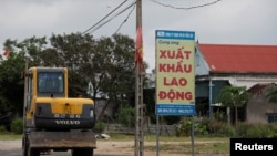 越南境內招聘勞工告示。