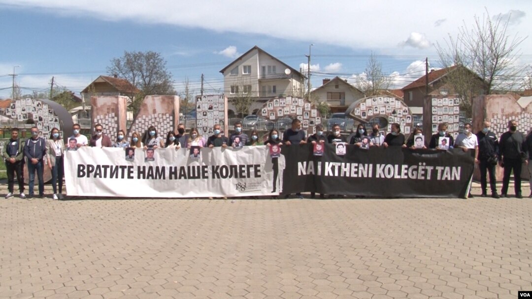 Skup novinara redakcija na srpskom jeziku i članova Društva novinara Kosova i Metohije u Gračanici, povodom Svetskog dana slobode medija (Foto: VOA)