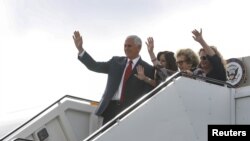 Mike Pence y su jefe de personal Marc Short resaltaron que la decisión fue autorizada por el Departamento de Estado, encargado de los costos de los viajes oficiales del presidente y el vicepresidente.