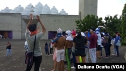 Manifestantes en Nicaragua recibieron respuesta policial durante una protesta el domingo, 30 de junio, de 2019.