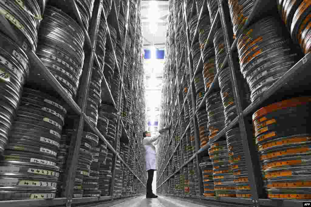 Kirsty Shanks, a film conservation specialist, takes a film can out of the storage archives at the British Film Institute (BFI) in Berkhampsted, north of London.&nbsp;Sherlock Holmes fans are promised a most authentic depiction of the fictional detective, with the restoration of a century-old silent film series chronicling the London sleuth&#39;s adventures.