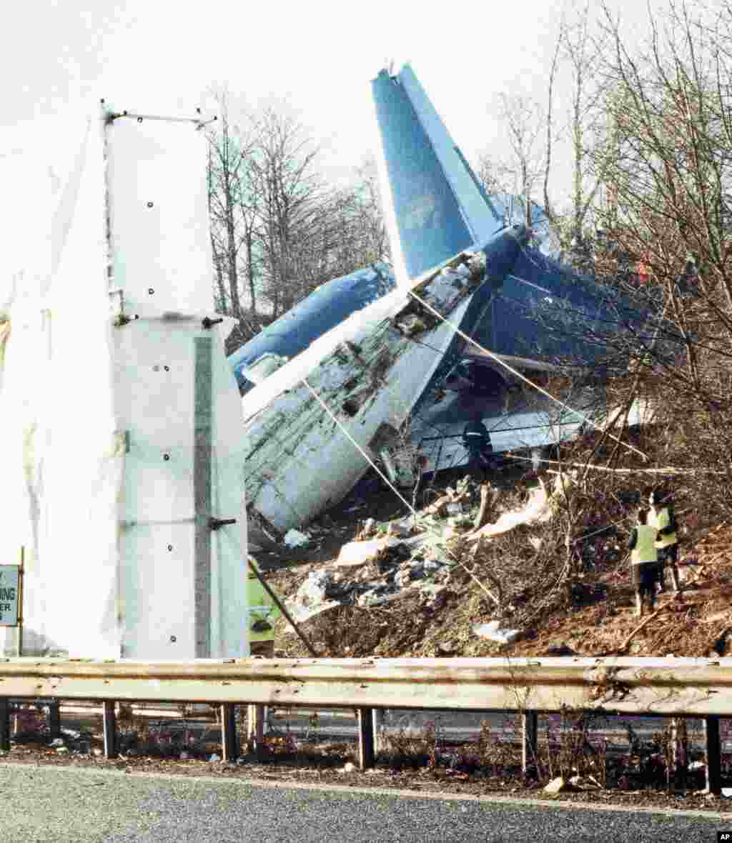 امروز در تاریخ: سال ۱۹۸۹ &ndash; سقوط هواپیما مسافربری Boeing 737-400 در نزدیکی&zwnj; شهر دونینگتون انگلیس. در این حادثه، ۴۴ نفر جان خود را از دست دادند و بیش از ۷۰ نفر دیگر مجروح شدند.