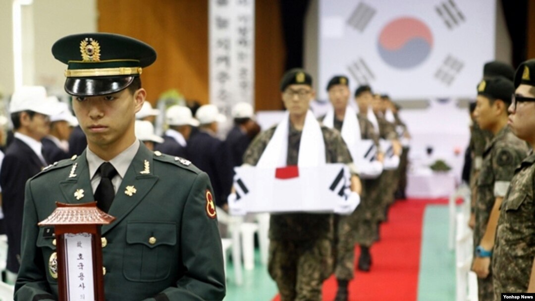 육군 제36보병사단이 28일 강원 평창군 대화문화체육관에서 6·25 전사자 합동영결식을 거행하고 있다.