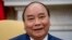 Thủ tướng Việt nam Nguyễn Xuân Phúc phát biểu trong cuộc hội kiến Tổng thống Mỹ Donald Trump trong Phòng Bầu dục tại Tòa Bạch Ốc ở Washington, ngày 31 tháng 5, 2017.