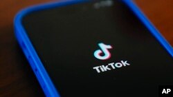 Logo aplikasi TikTok ditampilkan di iPhone pada umat, 17 Januari 2025, di Houston. (Foto: AP/Ashley Landis)