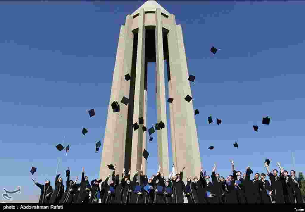 جشن فارغ التحصیلی دانشجویان پزشکی در همدان- عکس: عبدالرحمان رأفتی