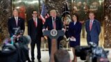 Prezida Donald Trump mu kiganiro n'abamenyeshamakuru, inyuma y'imishamirano yabaye mu gisagara ca Charlottesville, muri Reta ya Virginie.