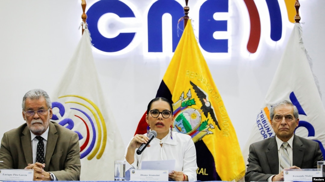 La presidenta del Consejo Nacional Electoral de Ecuador habla en una conferencia de prensa en Quito el 17 de mayo de 2023.