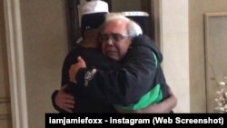 Jamie Foxx hugs the father of Brett Kyle.