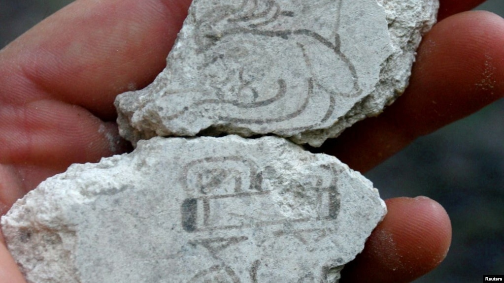 The pieces of the wall painting found at the San Bartolo site in Guatemala show the earliest uses of the Mayan calendar. (Karl Taube/Courtesy of the Proyecto Regional Arqueologico San Bartolo/Handout via REUTERS)