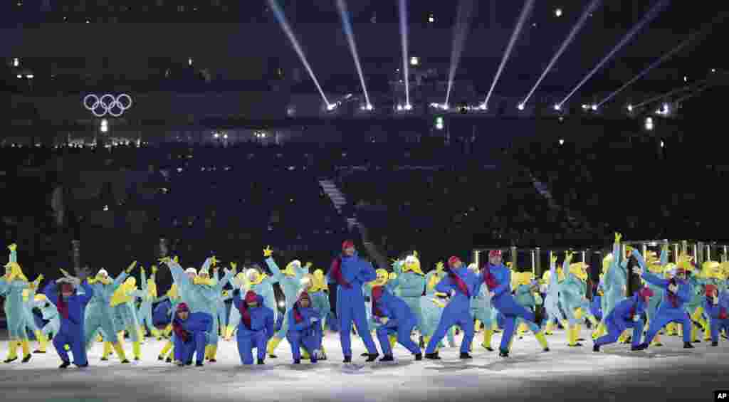 Des artistes à la cérémonie d&#39;ouverture des Jeux olympiques d&#39;hiver de 2018 à Pyeongchang, en Corée du Sud, le 9 février 2018.
