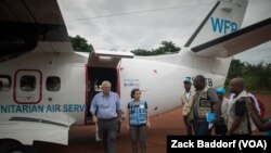 Stephen O’Brien, the U.N.’s top humanitarian official, disembarks from a United Nations airplane in Bangassou, Central African Republic, where violence in May displaced tens of thousands of people.