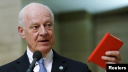 시리아 평화회담이 시작된 지난달 29일 스테판 데 미스투라 유엔 시리아 특사가 스위스 제네바 유엔 본부에서 성명을 발표하고 있다.