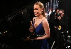 Brie Larson appears backstage with the award for best actress in a leading role for “Room” at the Oscars, Feb. 28, 2016, at the Dolby Theatre in Los Angeles.