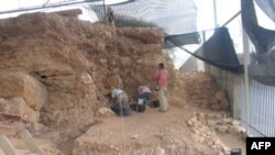 Các nhà khảo cổ Israel đang nghiên cứu quá trình lịch sử của con người sống trong hang Qesem từ 200 đến 400 ngàn năm trước