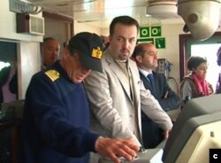 საზღვაო ტრანსპორტის დეპარტამენტის უფროსი ბადრი ფარტენაძე და მოადგილე ასლან სმირბა (ფოტოზე - განათლების მინისტრ შაშკინის უკან) თანამდებობიდან მოხსნეს