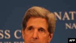 Thượng nghị sĩ Kerry nói với Thủ tướng Lebanon al-Hariri rằng ông hy vọng có được tiến bộ về những nỗ lực hòa bình trong những tuần tới
