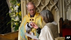 Uskup Agung Canterbury, Justin Welby, dalam pelantikannya di Katedral Canterbury, Inggris Selatan, 2013. (Foto: Dok)