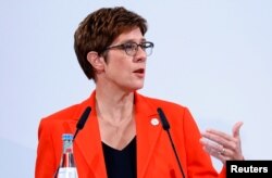 Almanya Savunma Bakanı Annegret Kramp-Karrenbauer