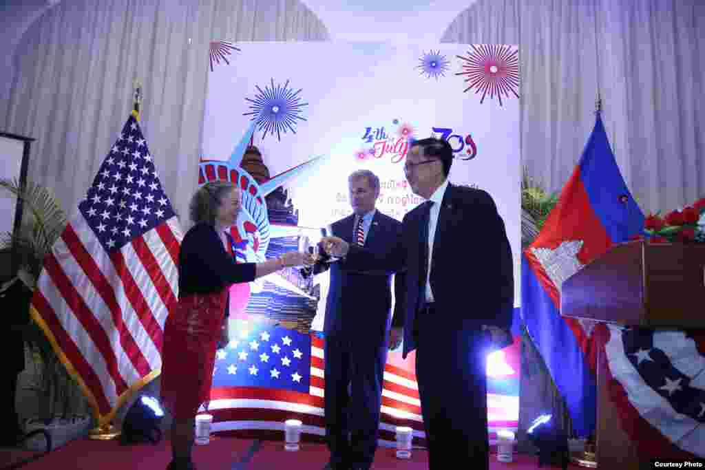 U.S. Ambassador W. Patrick Murphy toasts with colleagues at the official celebration of the 244th U.S. independence and bilateral ties at the Raffles Hotel Le Royal, in Phnom Penh, Cambodia, July 4, 2020. (Photo courtesy of U.S. Embassy in Cambodia) 