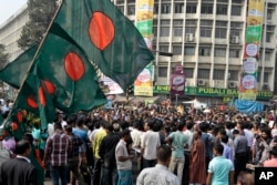 Activists and others gather to celebrate after the Supreme Court cleared the way for the execution of Abdul Quader Mollah, Dhaka, Dec. 12, 2013.