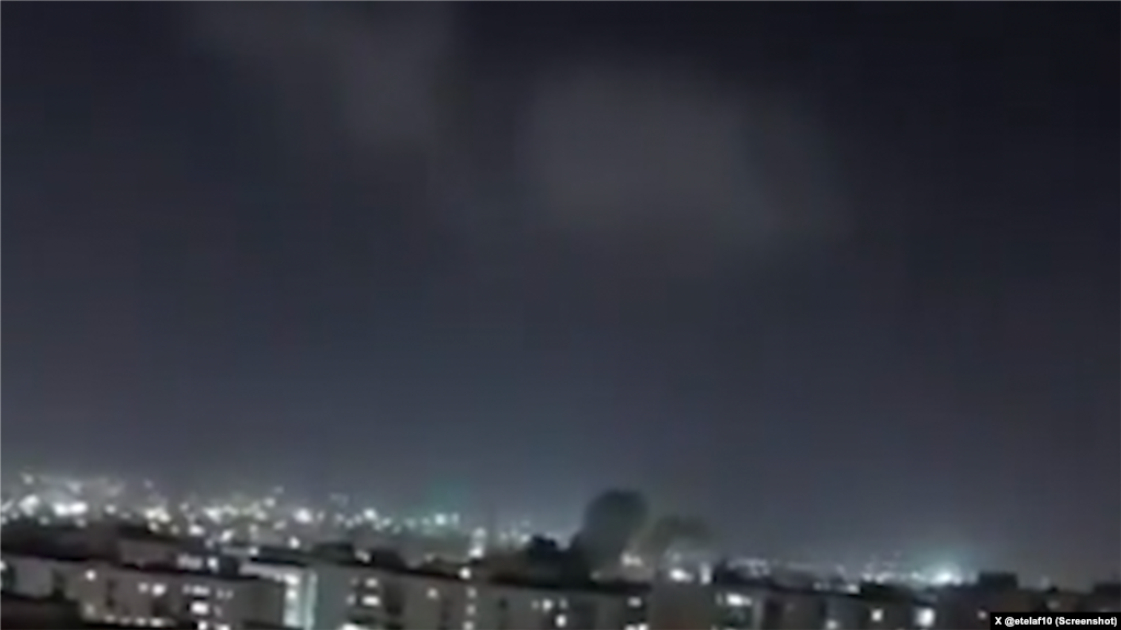 تصویر منتسب به حملات هوایی در بندرعباس - پنج‌شنبه شب ۲۵ تیر ۱۴۰۵