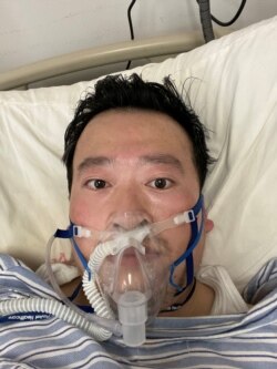 El doctor Li Wenliang es considerado como un héroe por haber alertado a tiempo sobre el brote del coronavirus.