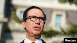 "Los benefactores cubanos de Maduro proporcionan un salvavidas al régimen y habilitan su aparato represivo de seguridad e inteligencia", dijo el secretario del Tesoro Steven T. Mnuchin.