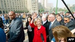 Ngoại trưởng Clinton nói việc tới thăm quảng trường Tahrir là ‘sự nhắc nhở về sức mạnh tinh thần con người cũng như khát vọng tự do, nhân quyền và dân chủ’