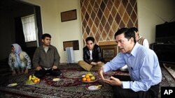 Afghan refugees gather at a house in a suburb of Adelaide, Australia. (file photo)