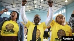 Supporters cheer South African President Cyril Ramaphosa during an election rally for ruling African National Congress (ANC) ahead of the May 8th general election, in Mitchells Plain near Cape Town, South Africa, May 3, 2019. 