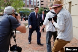 FILE - President Trump's former campaign manager Paul Manafort (C) arrives at U.S. District Court for a motions hearing in Alexandria, Virginia, May 4, 2018.