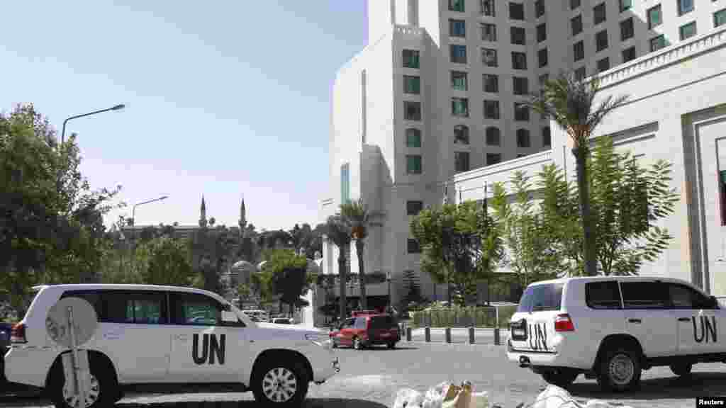 UN vehicles in front of the Four Seasons hotel, where experts from the Organisation for the Prohibition of Chemical Weapons (OPCW) are staying in Damascus, Oct. 22, 2013.