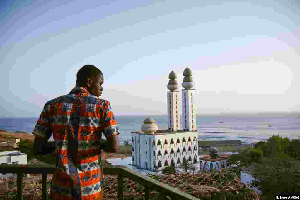 The Mosque of the Divinity at sunset, May 25, 2018, during Ramadan in Dakar, Senegal.