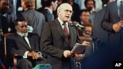 South African President F.W. de Klerk, right, marks the end of South Africa's rule of Namibia during independence celebrations, in Windhoek, Namibia, March 21, 1990. (AP Photo/John Parkin/File)