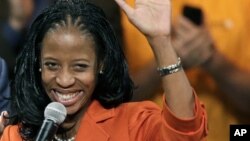 Depite Repibliken eta Utah, Mia Love.