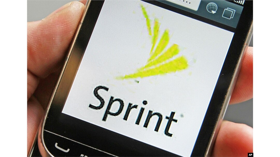Logo perusahaan telekomunikasi Sprint di layar ponsel.