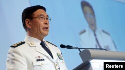 Đô đốc Trung Quốc Tôn Kiến Quốc phát biểu tại Đối thoại Shangrila ở Singapore, ngày 5/6/2016.