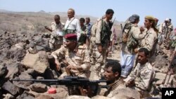 Pasukan Yaman saat melakukan operasi terhadap militan al-Qaida di Yaman selatan (foto: dok).