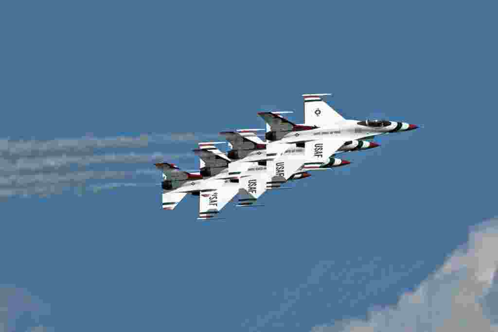 ت یم اکروجت تاندر بردز Thunderbirds 3