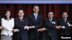 U.S. President Barack Obama participates in a family photo of ASEAN leaders during the ASEAN Summit at the Peace Palace in Phnom Penh November 19, 2012.