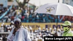 Le président tchadien Idriss Deby Itno s'adresse à ses partisans lors d'un meeting de campagne électorale à N'Djamena, le 9 avril 2021.